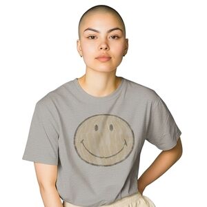 Casual Gray Short Sleeve Tee with Classic Smiley Face